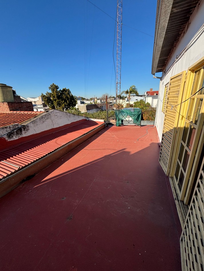 Casa en venta 2 dormitorios en planta baja + Departamento 2 dormitorios Santo Tome (Centro)