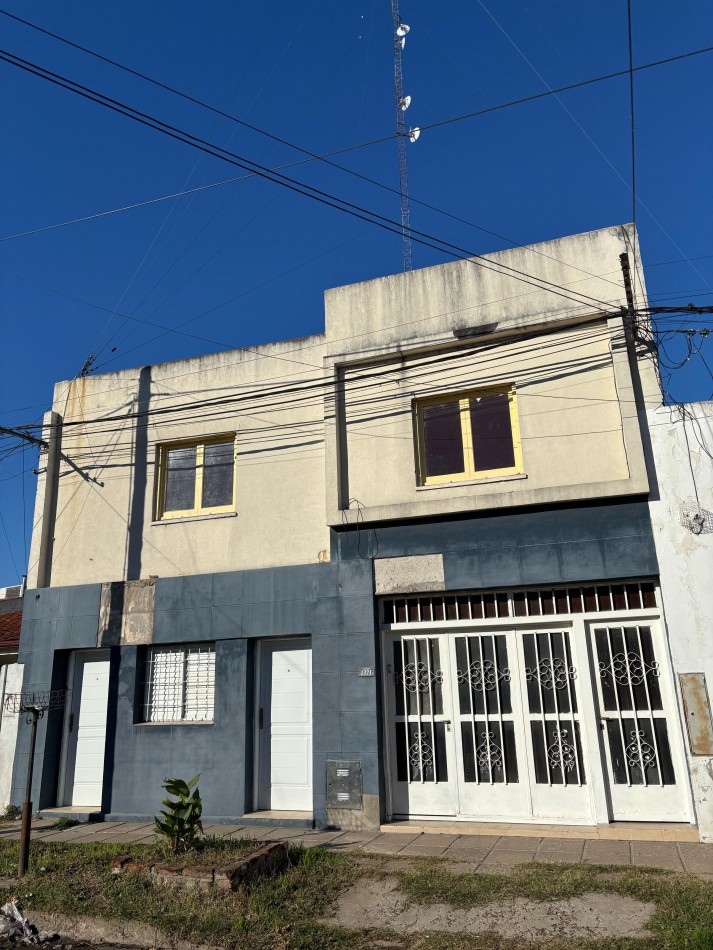 Casa en venta 2 dormitorios en planta baja + Departamento 2 dormitorios Santo Tome (Centro)