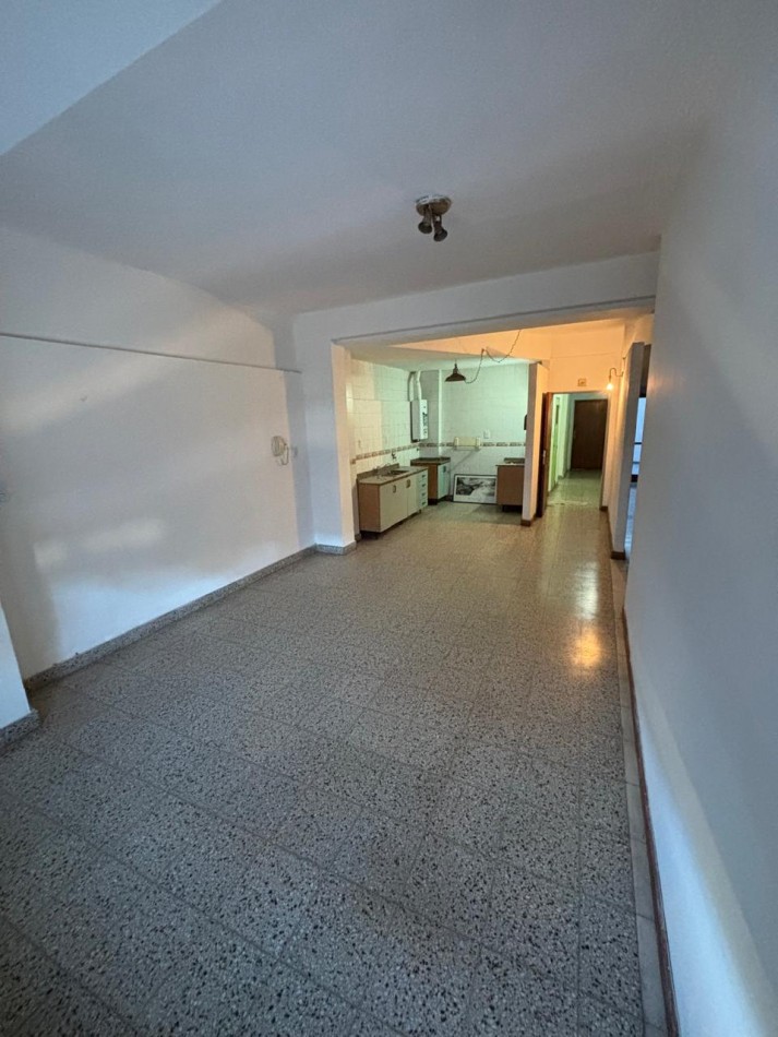 Departamento dos dormitorios 1er piso Al frente pleno microcentro Mendoza 2770  