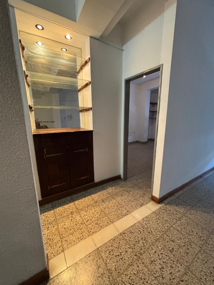 Departamento dos dormitorios 1er piso Al frente pleno microcentro Mendoza 2770  