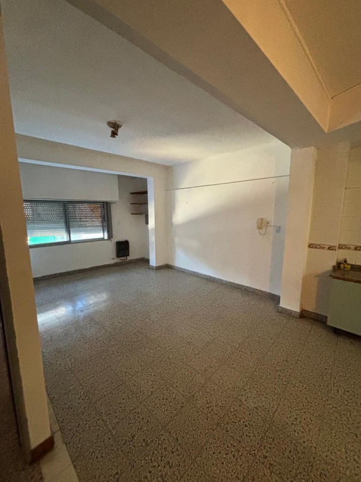 Departamento dos dormitorios 1er piso Al frente pleno microcentro Mendoza 2770  