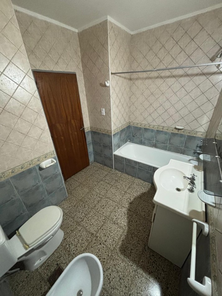 Departamento dos dormitorios 1er piso Al frente pleno microcentro Mendoza 2770  