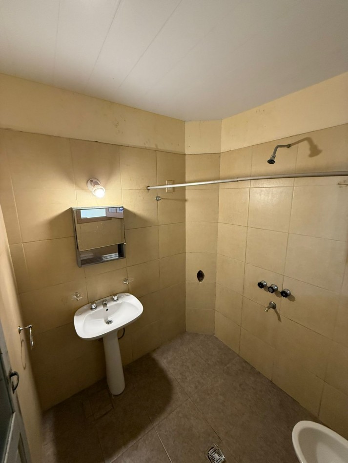 CASA 3 DORMITORIOS EN ALQUILER 