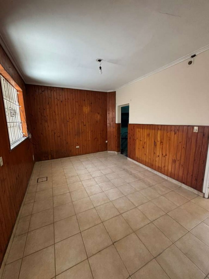 CASA 3 DORMITORIOS + 2 LOCALES A REFACCIONAR