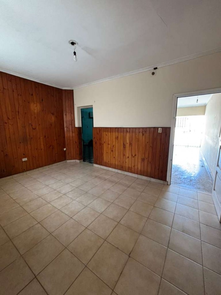 CASA 3 DORMITORIOS + 2 LOCALES A REFACCIONAR