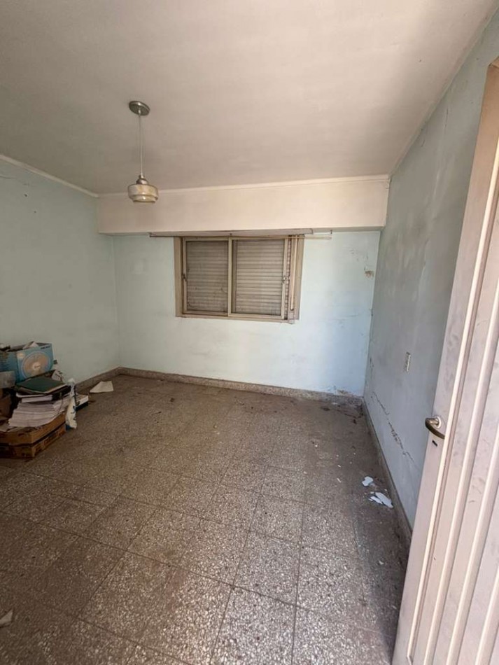 CASA 3 DORMITORIOS + 2 LOCALES A REFACCIONAR