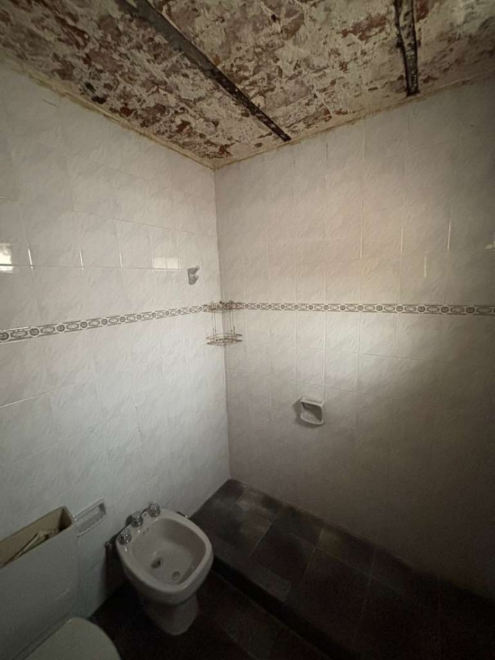 CASA 3 DORMITORIOS + 2 LOCALES A REFACCIONAR