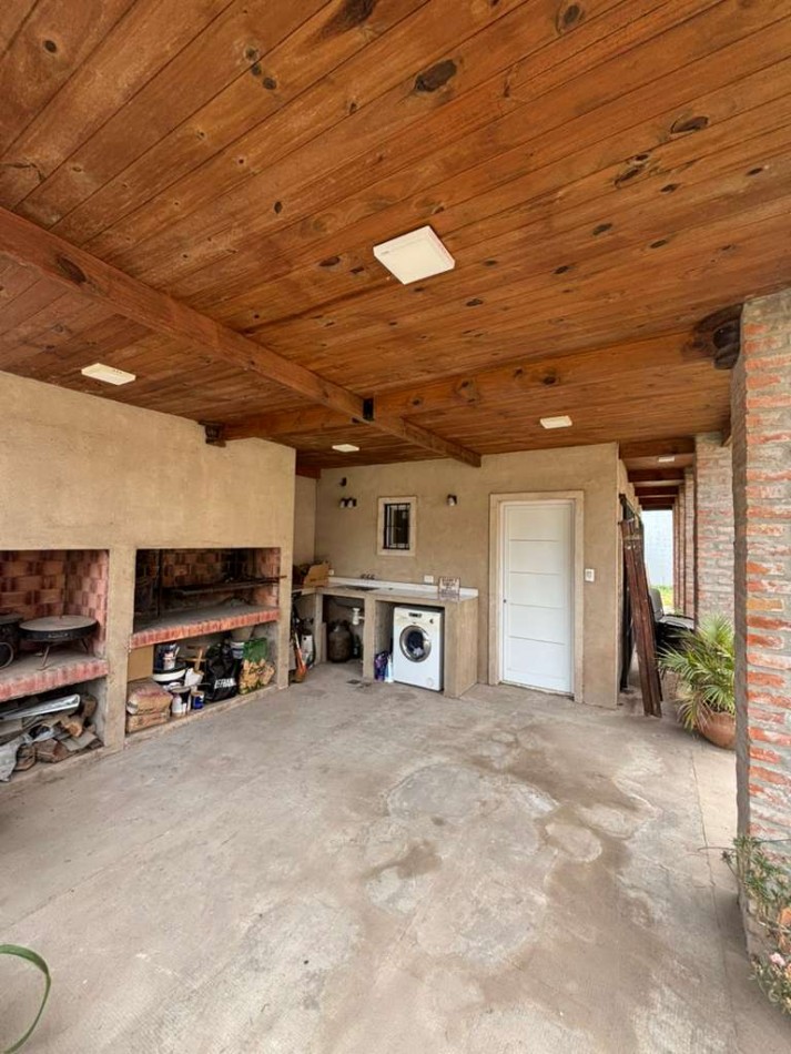 Casa nueva de 1 dormitorio con lote 300m2