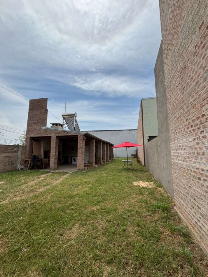 Casa nueva de 1 dormitorio con lote 300m2