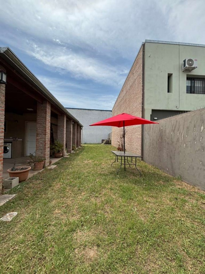 Casa nueva de 1 dormitorio con lote 300m2