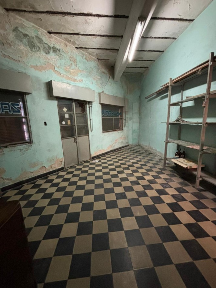 CASA 3 DORMITORIOS + 2 LOCALES A REFACCIONAR