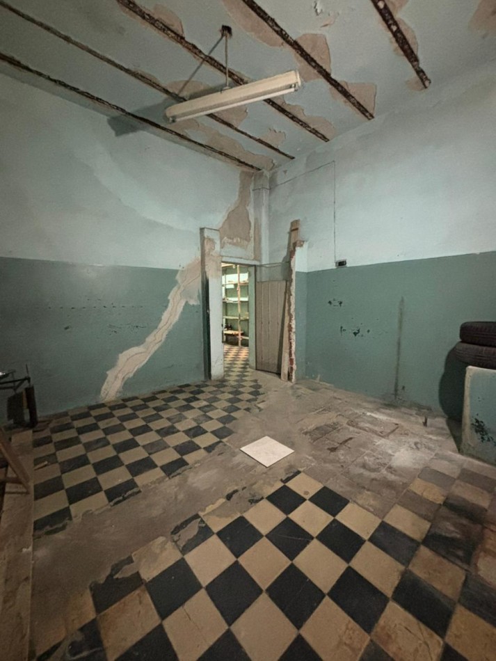 CASA 3 DORMITORIOS + 2 LOCALES A REFACCIONAR