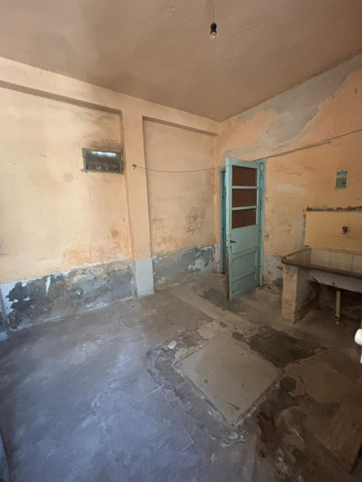 CASA 3 DORMITORIOS + 2 LOCALES A REFACCIONAR