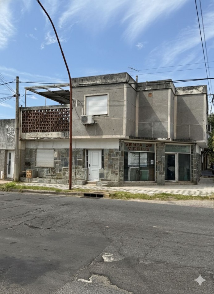 VENDE CASA C/ LOCAL COMERCIAL Y DEPARTAMENTO
