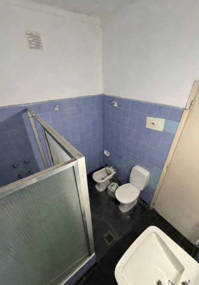 VENDE CASA C/ LOCAL COMERCIAL Y DEPARTAMENTO