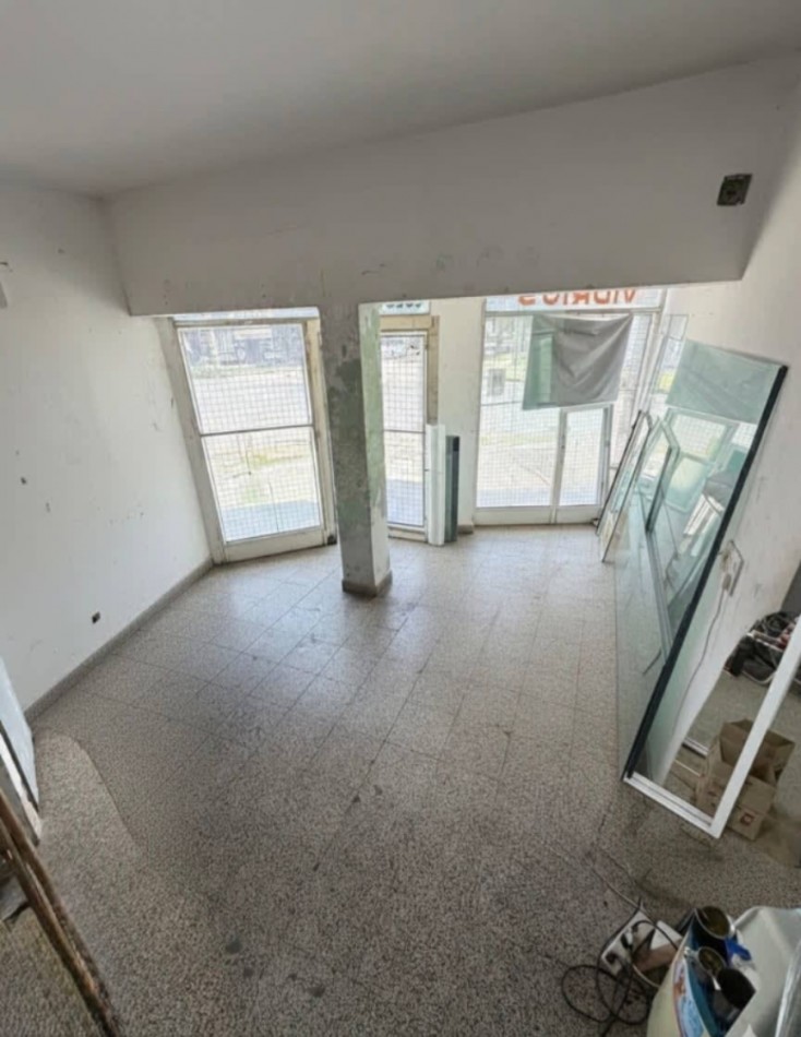 VENDE CASA C/ LOCAL COMERCIAL Y DEPARTAMENTO