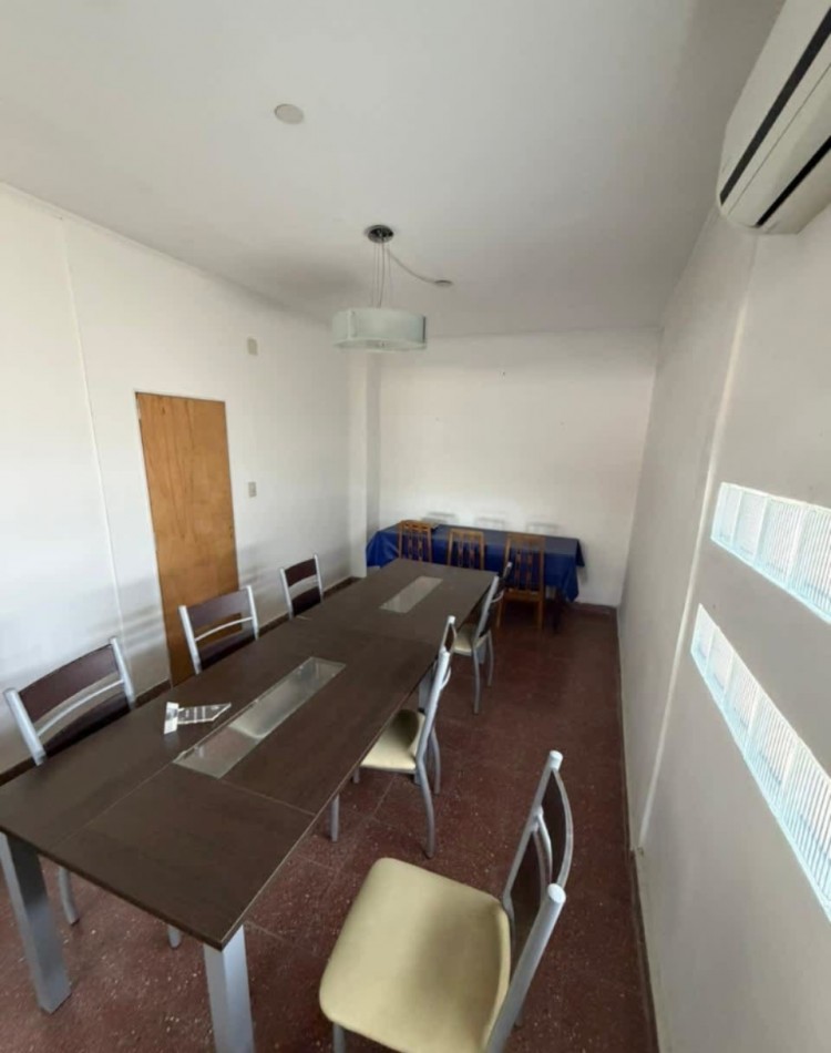 VENDE CASA C/ LOCAL COMERCIAL Y DEPARTAMENTO