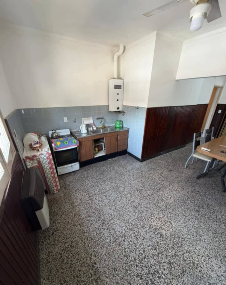 VENDE CASA C/ LOCAL COMERCIAL Y DEPARTAMENTO