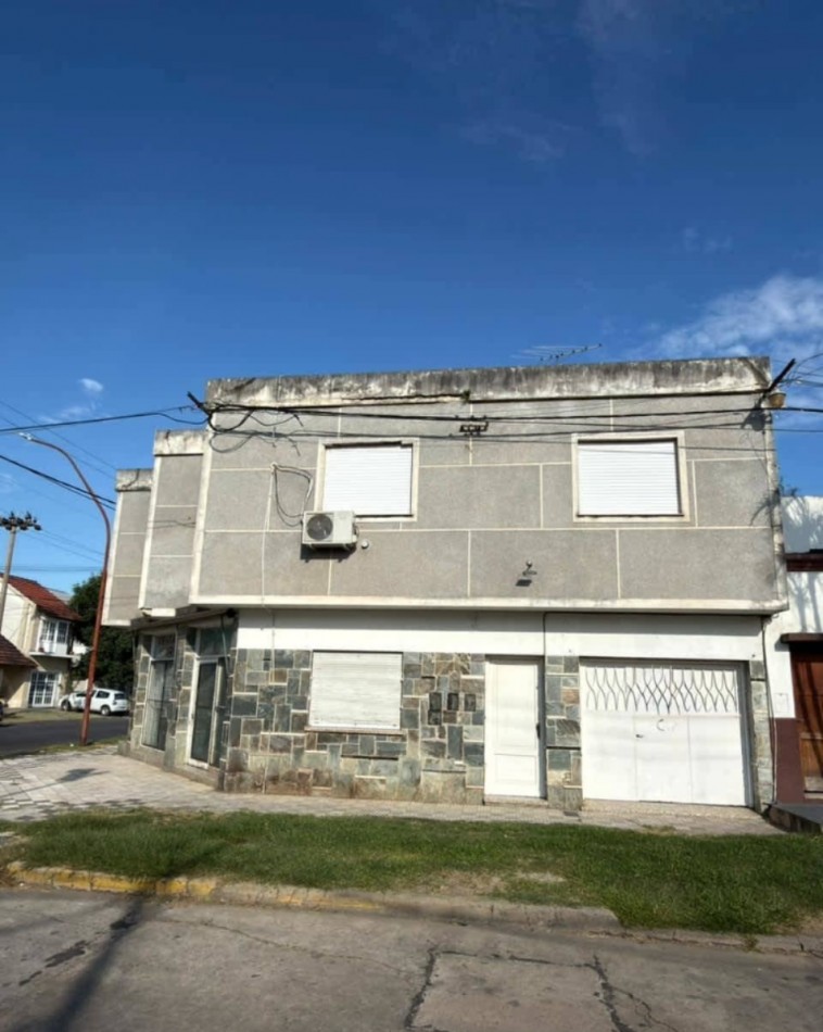 VENDE CASA C/ LOCAL COMERCIAL Y DEPARTAMENTO