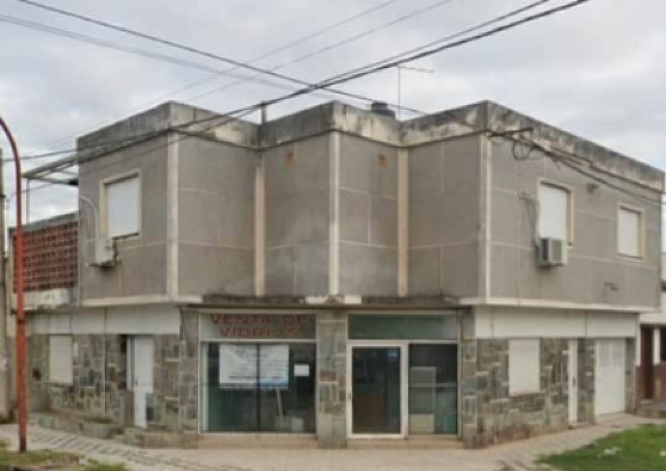 VENDE CASA C/ LOCAL COMERCIAL Y DEPARTAMENTO