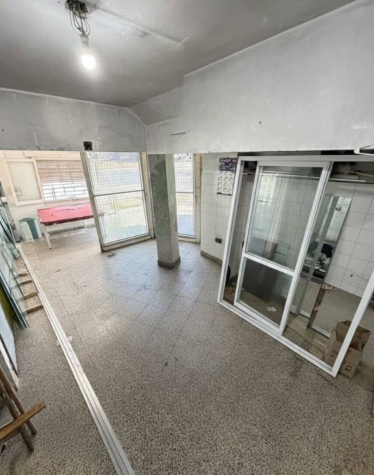 VENDE CASA C/ LOCAL COMERCIAL Y DEPARTAMENTO