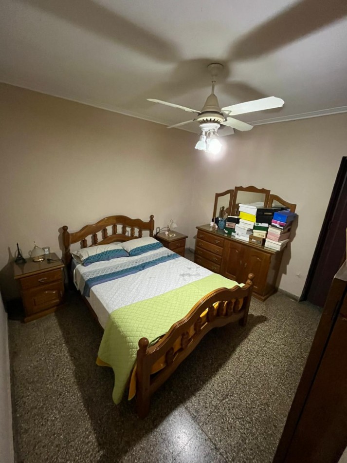 SE VENDE CASA + DOS LOCALES + DPTO SOBRE AV. ARISTOBULO DEL VALLE