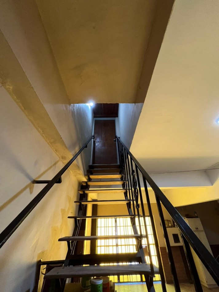 SE VENDE CASA + DOS LOCALES + DPTO SOBRE AV. ARISTOBULO DEL VALLE