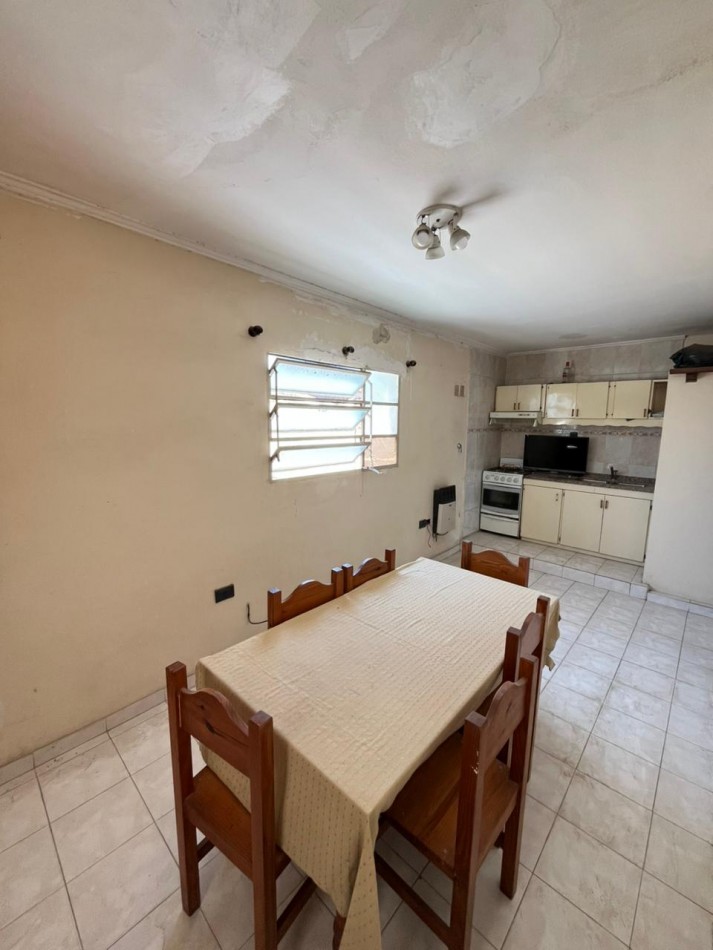 SE VENDE CASA + DOS LOCALES + DPTO SOBRE AV. ARISTOBULO DEL VALLE