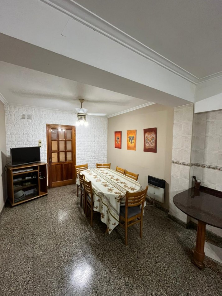 SE VENDE CASA + DOS LOCALES + DPTO SOBRE AV. ARISTOBULO DEL VALLE