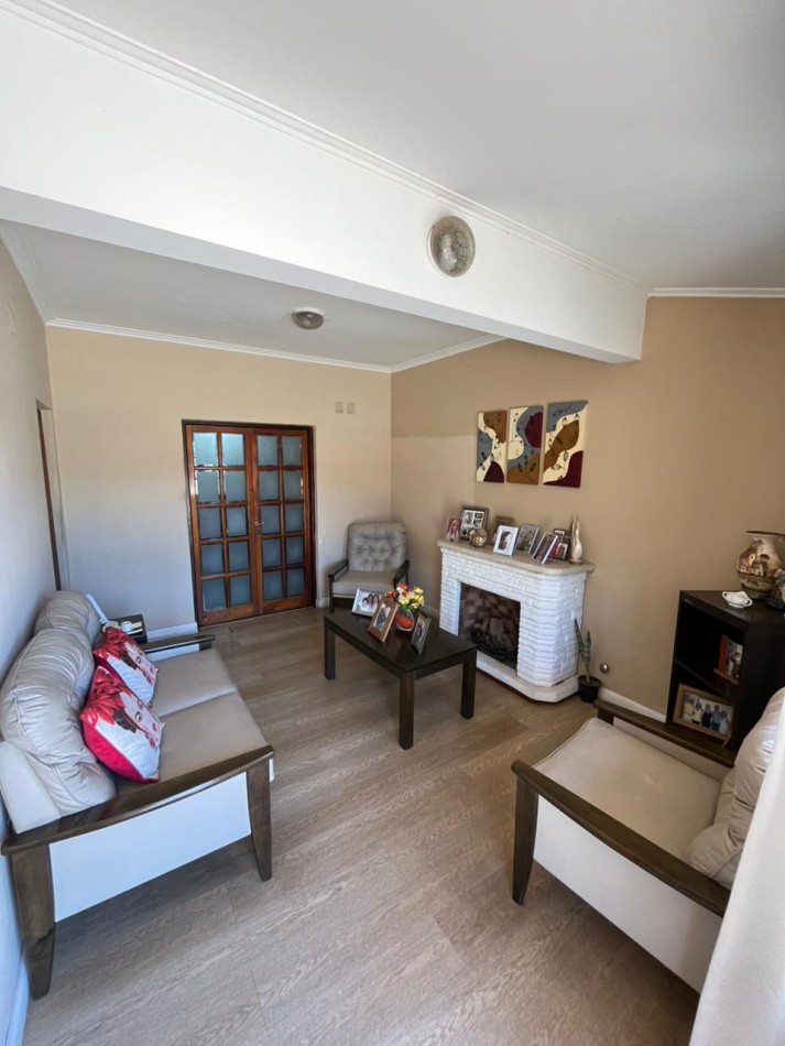 SE VENDE CASA + DOS LOCALES + DPTO SOBRE AV. ARISTOBULO DEL VALLE