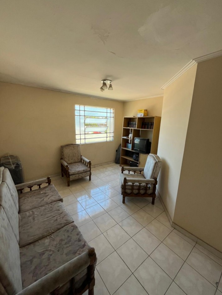 SE VENDE CASA + DOS LOCALES + DPTO SOBRE AV. ARISTOBULO DEL VALLE