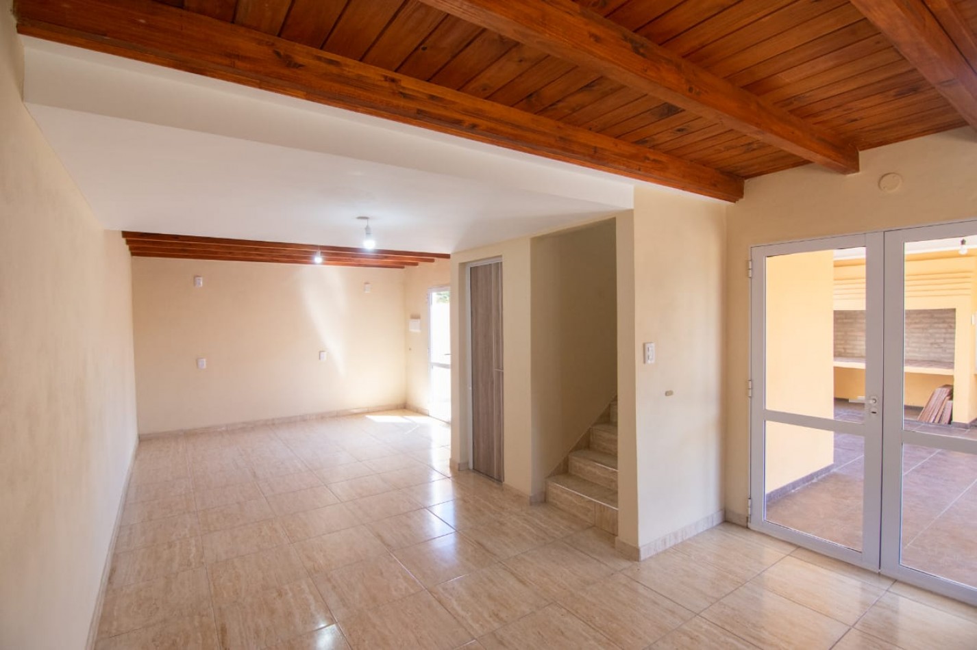 Casa a estrenar de 2 dormitorios - Excelente ubicacion y entorno natural