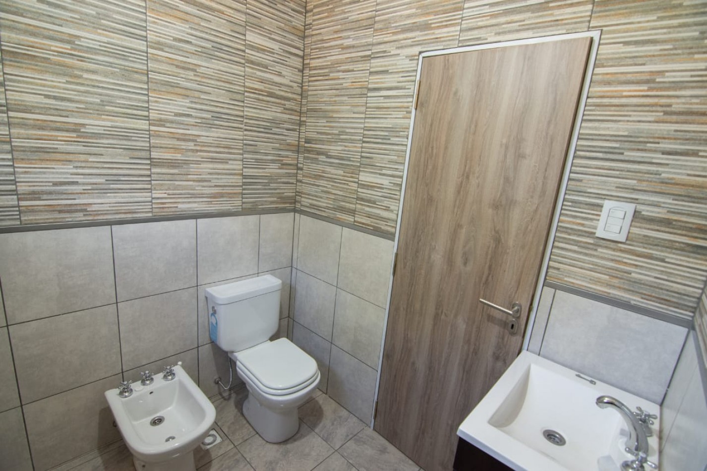 Casa a estrenar de 2 dormitorios - Excelente ubicacion y entorno natural