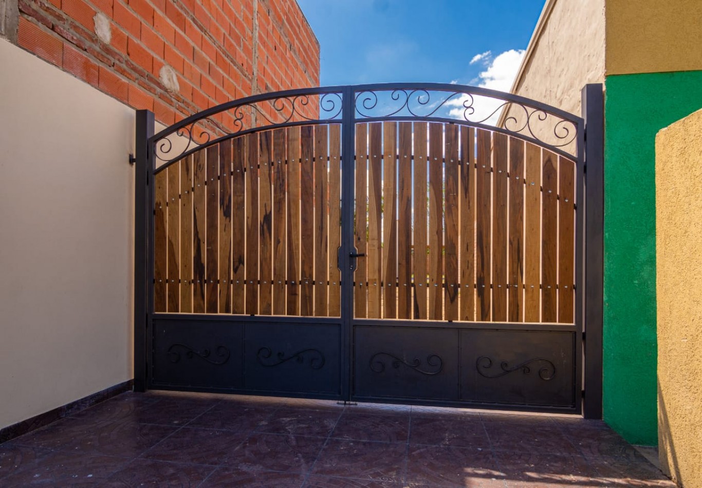 Casa a estrenar de 2 dormitorios - Excelente ubicacion y entorno natural