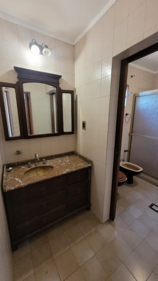 CASA EN VENTA - 3 DORMITORIOS | A MEDIA CUADRA DEL PARQUE GARAY