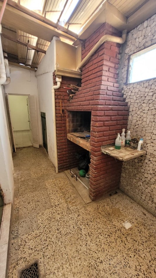 CASA EN VENTA - 3 DORMITORIOS | A MEDIA CUADRA DEL PARQUE GARAY