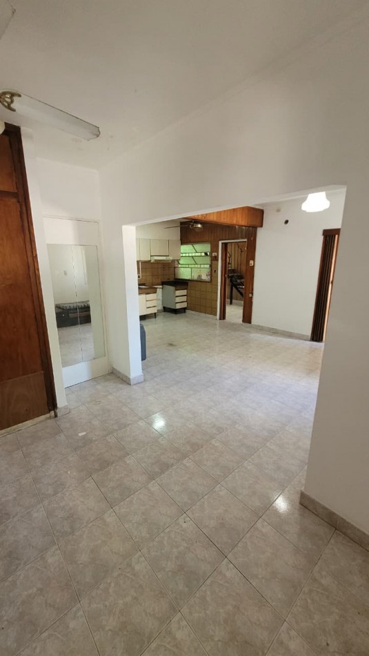 CASA EN VENTA - 3 DORMITORIOS | A MEDIA CUADRA DEL PARQUE GARAY