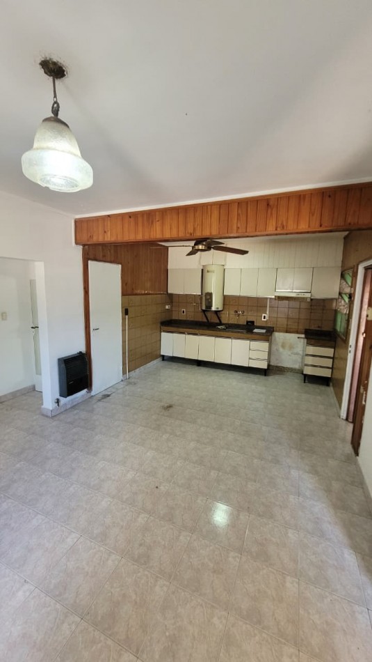 CASA EN VENTA - 3 DORMITORIOS | A MEDIA CUADRA DEL PARQUE GARAY