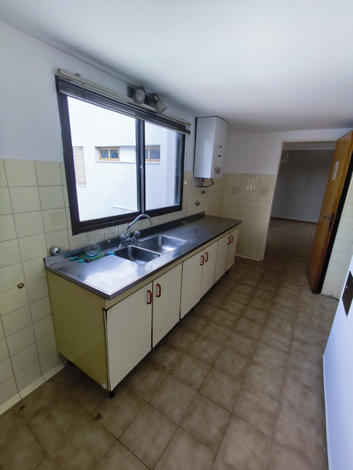 ALQUILER Amplio 3 ambientes con cochera y terrazas - Excelente ubicacion 