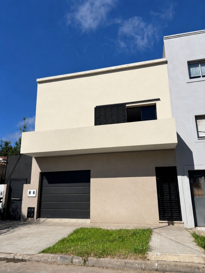 VENTA - ¡Gran oportunidad, Planta alta en el corazon de Guadalupe! CASA PLANTA ALTA