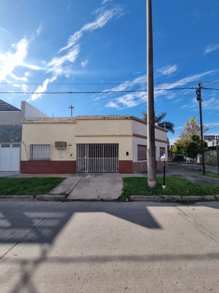 CASA 3 DORMITORIOS + 2 LOCALES A REFACCIONAR