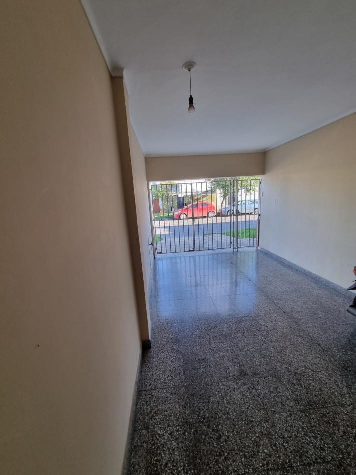 CASA 3 DORMITORIOS + 2 LOCALES A REFACCIONAR